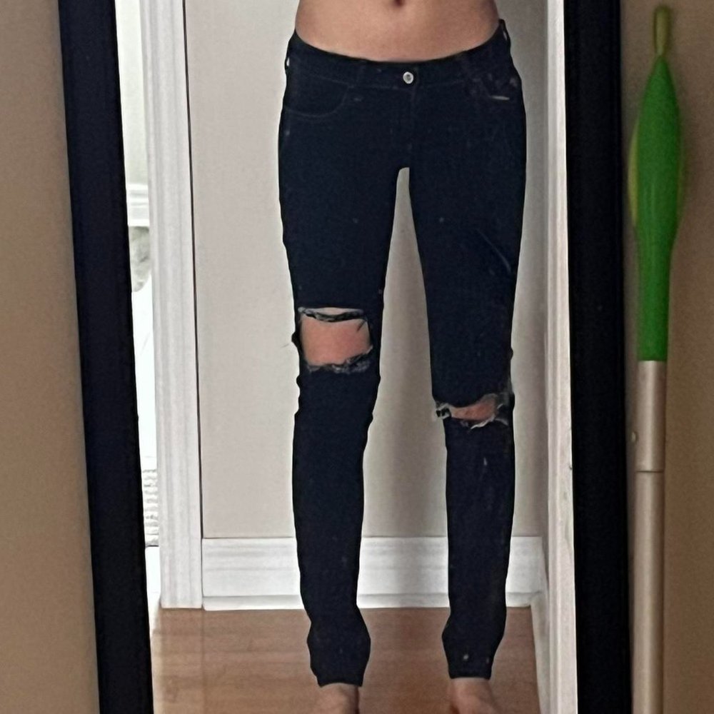 Low rise Hollister distressed jeans - Picture 4 of 5